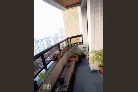 Apartamento à venda com 220m², 4 quartos e sem vaga Apartamento à venda com 220m², 4 quartos e sem vagaVaranda