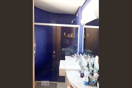 Apartamento à venda com 220m², 4 quartos e sem vaga Apartamento à venda com 220m², 4 quartos e sem vagaBanheiro da Suíte