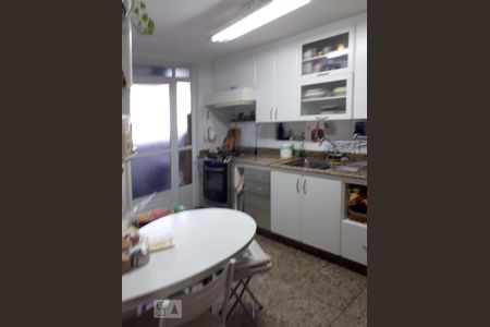Apartamento à venda com 220m², 4 quartos e sem vaga Apartamento à venda com 220m², 4 quartos e sem vagaCozinha
