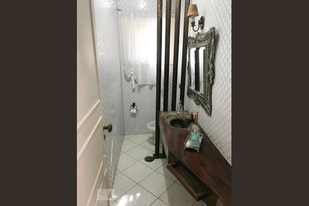 Casa à venda com 400m², 4 quartos e 6 vagas Casa à venda com 400m², 4 quartos e 6 vagasBanheiro