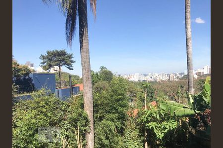 Casa à venda com 400m², 4 quartos e 6 vagas Casa à venda com 400m², 4 quartos e 6 vagasVista