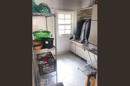 Casa à venda com 400m², 4 quartos e 6 vagas Casa à venda com 400m², 4 quartos e 6 vagasÁrea de Serviço