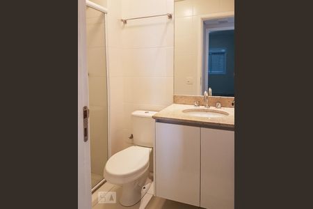 Banheiro de apartamento para alugar com 1 quarto, 51m² em Empresarial 18 do Forte, Barueri