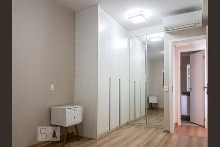 Suíte de apartamento para alugar com 1 quarto, 51m² em Empresarial 18 do Forte, Barueri