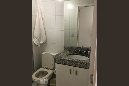 Banheiro de apartamento para alugar com 2 quartos, 70m² em Barra da Tijuca, Rio de Janeiro