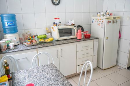 Casa à venda com 370m², 4 quartos e 4 vagas Casa à venda com 370m², 4 quartos e 4 vagasCozinha