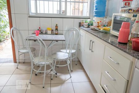 Casa à venda com 370m², 4 quartos e 4 vagas Casa à venda com 370m², 4 quartos e 4 vagasCozinha