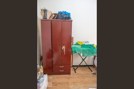 Casa à venda com 370m², 4 quartos e 4 vagas Casa à venda com 370m², 4 quartos e 4 vagasQuarto