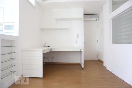 Sala de kitnet/studio para alugar com 1 quarto, 50m² em Consolação, São Paulo