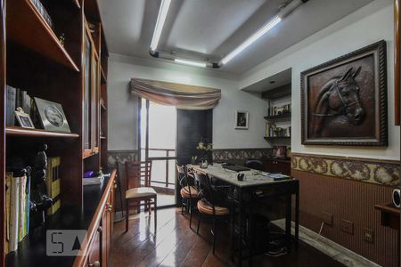 Apartamento à venda com 211m², 4 quartos e 3 vagasEscritório