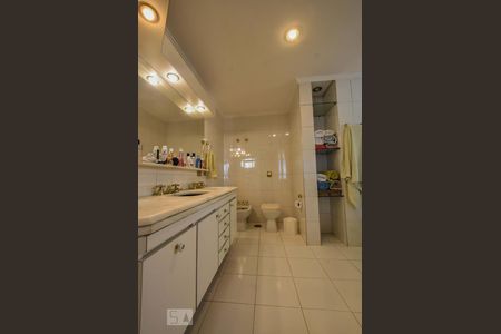 Apartamento à venda com 211m², 4 quartos e 3 vagasBanheiro Suíte 01