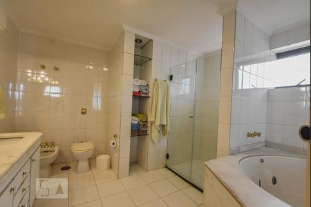 Apartamento à venda com 211m², 4 quartos e 3 vagasBanheiro Suíte 01