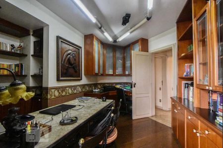 Apartamento à venda com 211m², 4 quartos e 3 vagasEscritório