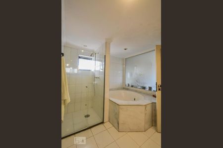 Apartamento à venda com 211m², 4 quartos e 3 vagasBanheiro Suíte 01