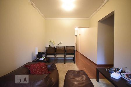 Apartamento à venda com 213m², 4 quartos e 4 vagas Apartamento à venda com 213m², 4 quartos e 4 vagasSala Íntima