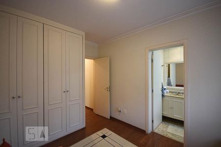 Apartamento à venda com 213m², 4 quartos e 4 vagas Apartamento à venda com 213m², 4 quartos e 4 vagasSuíte 3