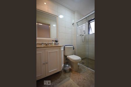 Apartamento à venda com 213m², 4 quartos e 4 vagas Apartamento à venda com 213m², 4 quartos e 4 vagasBanheiro Suíte 3