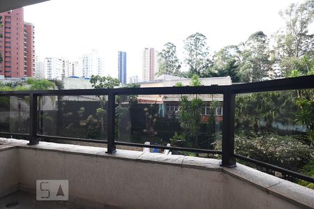 Apartamento à venda com 213m², 4 quartos e 4 vagas Apartamento à venda com 213m², 4 quartos e 4 vagasVaranda da Suíte 2