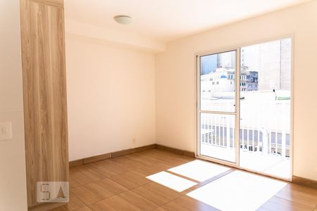 Sala/Quarto de kitnet/studio para alugar com 1 quarto, 28m² em Liberdade, São Paulo