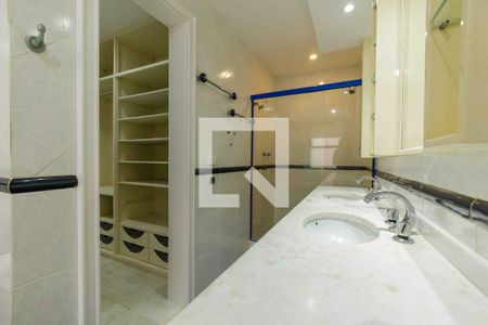 Apartamento para alugar com 400m², 4 quartos e 3 vagasBanheiro da Suíte 1