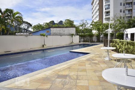 Apartamento à venda com 98m², 4 quartos e 2 vagasÁrea comum - Piscina