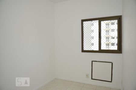 Apartamento à venda com 98m², 4 quartos e 2 vagasQuarto 2