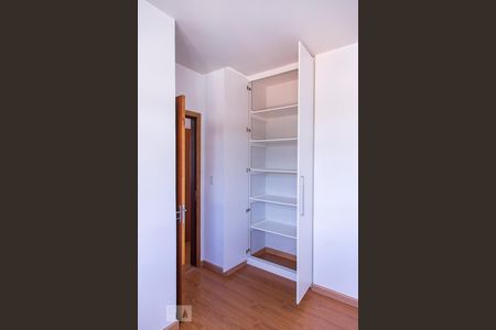 Quarto 1 - Armários de apartamento para alugar com 2 quartos, 80m² em Grajaú, Belo Horizonte