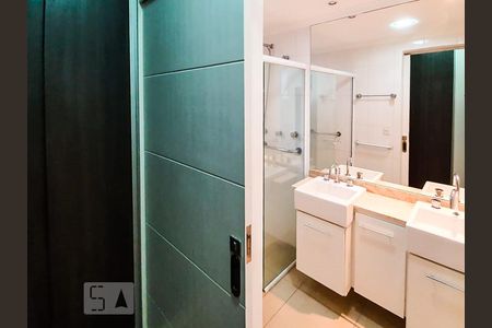 Apartamento para alugar com 129m², 3 quartos e 2 vagasBanheiro