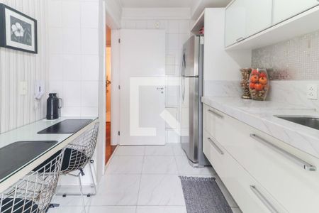 Apartamento à venda com 128m², 3 quartos e 2 vagas Apartamento à venda com 128m², 3 quartos e 2 vagasCozinha e Área de Serviço