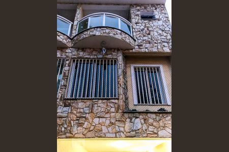 Casa à venda com 135m², 3 quartos e 2 vagas Casa à venda com 135m², 3 quartos e 2 vagasFachada