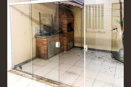 Casa à venda com 135m², 3 quartos e 2 vagas Casa à venda com 135m², 3 quartos e 2 vagasChurrasqueira