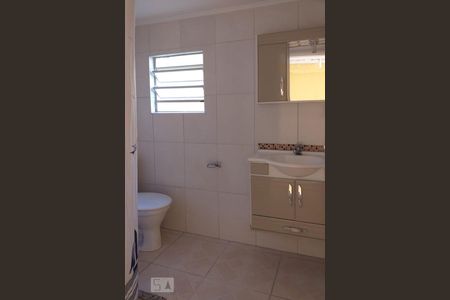 Casa à venda com 343m², 5 quartos e 3 vagas Casa à venda com 343m², 5 quartos e 3 vagasBanheiro 2