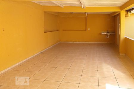 Casa à venda com 343m², 5 quartos e 3 vagas Casa à venda com 343m², 5 quartos e 3 vagasQuintal