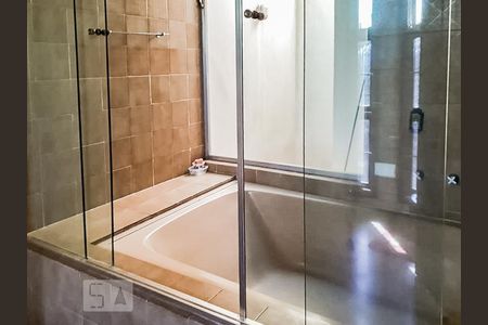 Casa de condomínio para alugar com 220m², 3 quartos e 2 vagasBanheiro