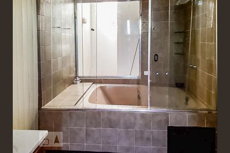 Casa de condomínio para alugar com 220m², 3 quartos e 2 vagasBanheiro