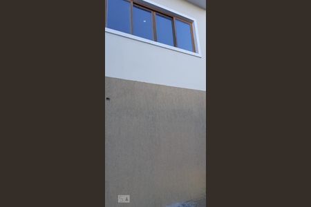 Casa à venda com 119m², 3 quartos e 2 vagas Casa à venda com 119m², 3 quartos e 2 vagasFachada