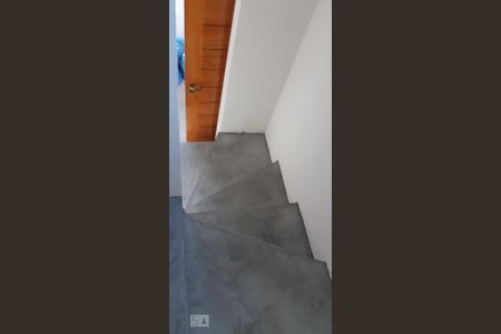 Casa à venda com 119m², 3 quartos e 2 vagas Casa à venda com 119m², 3 quartos e 2 vagasEscada