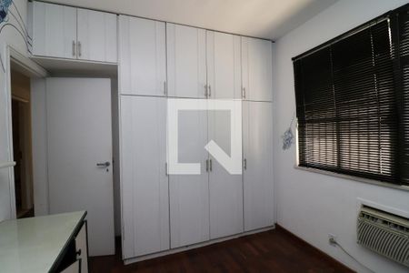 Apartamento à venda com 120m², 3 quartos e 3 vagasQuarto 2