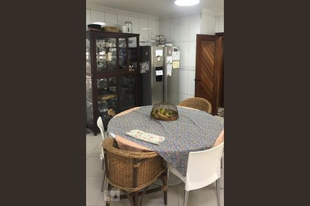 Apartamento à venda com 210m², 4 quartos e 4 vagasCozinha