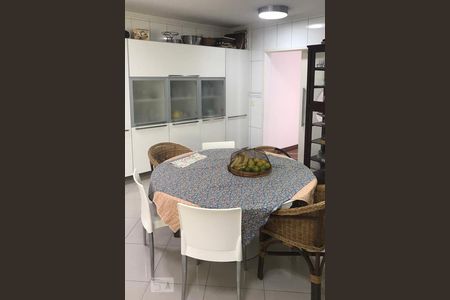 Apartamento à venda com 210m², 4 quartos e 4 vagasCozinha