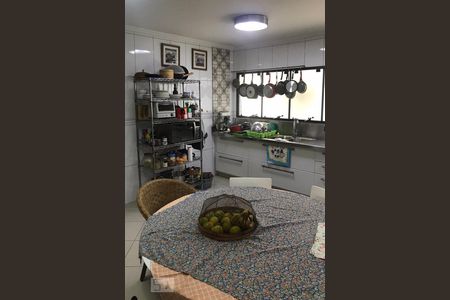 Apartamento à venda com 210m², 4 quartos e 4 vagasCozinha