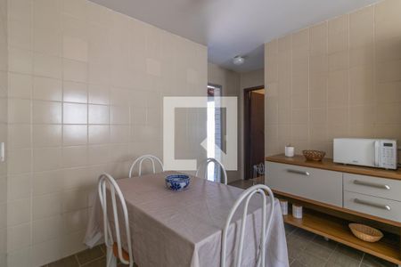 Apartamento à venda com 205m², 4 quartos e 2 vagas Apartamento à venda com 205m², 4 quartos e 2 vagasCozinha