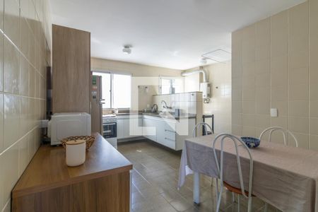 Apartamento à venda com 205m², 4 quartos e 2 vagas Apartamento à venda com 205m², 4 quartos e 2 vagasCozinha