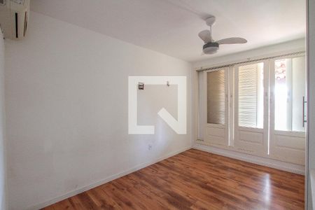 Casa de condomínio à venda com 486m², 5 quartos e 2 vagas Casa de condomínio à venda com 486m², 5 quartos e 2 vagasQuarto 3