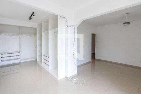 Casa de condomínio à venda com 486m², 5 quartos e 2 vagas Casa de condomínio à venda com 486m², 5 quartos e 2 vagasSuíte 1