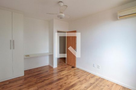 Casa de condomínio à venda com 486m², 5 quartos e 2 vagas Casa de condomínio à venda com 486m², 5 quartos e 2 vagasQuarto 1