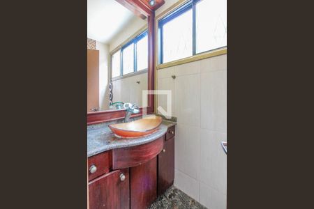 Casa de condomínio à venda com 486m², 5 quartos e 2 vagas Casa de condomínio à venda com 486m², 5 quartos e 2 vagasLavabo 1