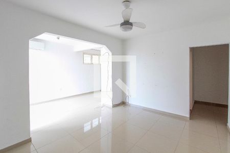 Casa de condomínio à venda com 486m², 5 quartos e 2 vagas Casa de condomínio à venda com 486m², 5 quartos e 2 vagasSuíte 1