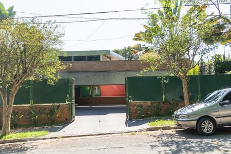 Casa à venda com 400m², 3 quartos e 4 vagas Casa à venda com 400m², 3 quartos e 4 vagasFachada