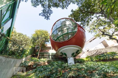 Casa à venda com 400m², 3 quartos e 4 vagas Casa à venda com 400m², 3 quartos e 4 vagasFachada